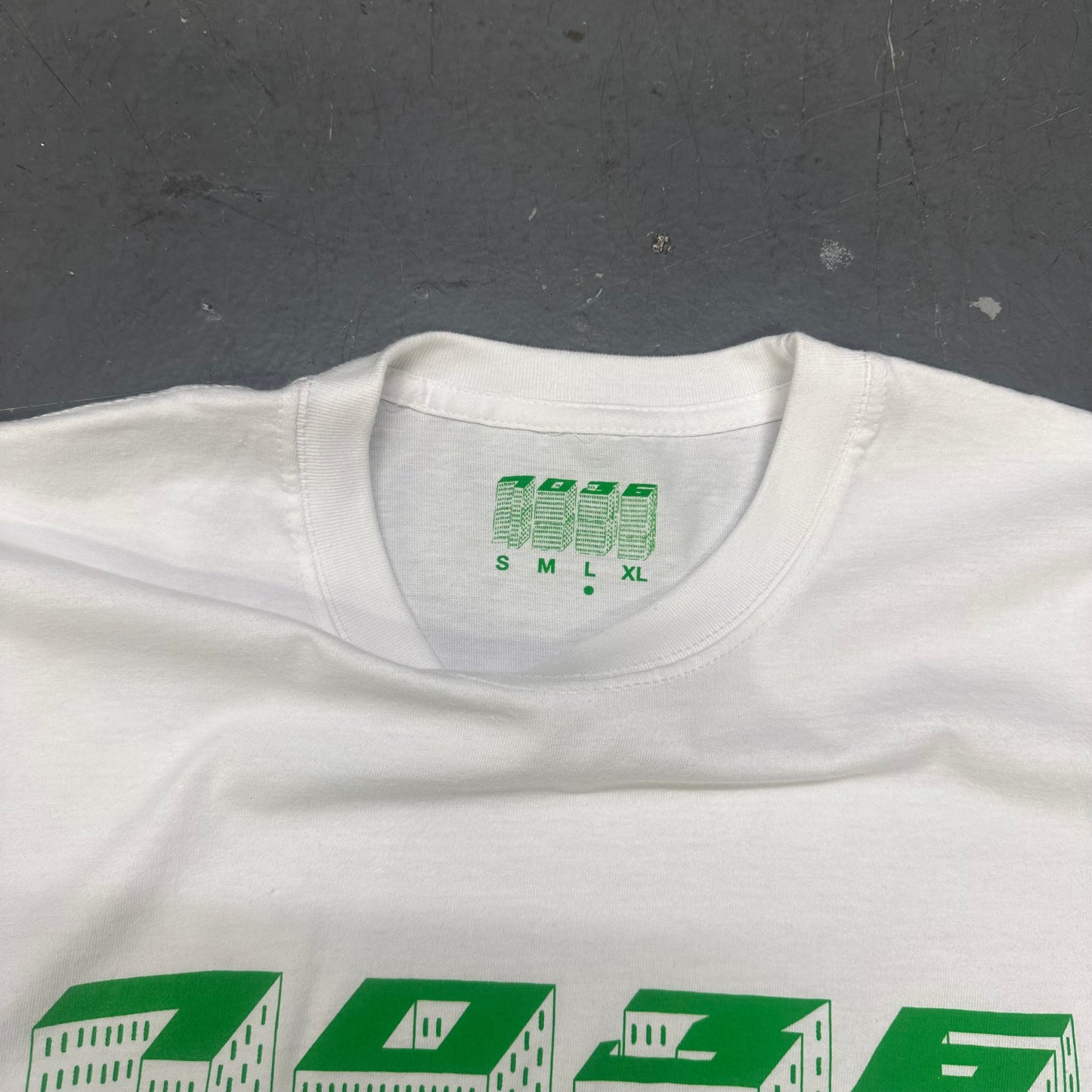 1036 High Rise Tee In White & Green ( 2024 )