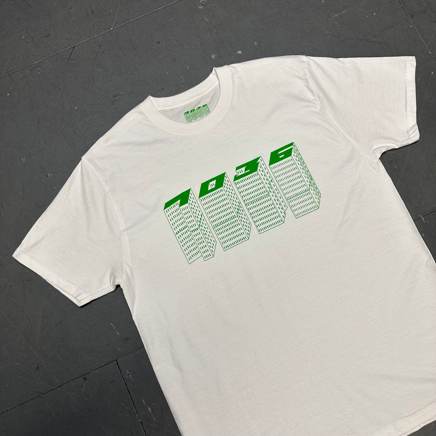 1036 High Rise Tee In White & Green ( 2024 )